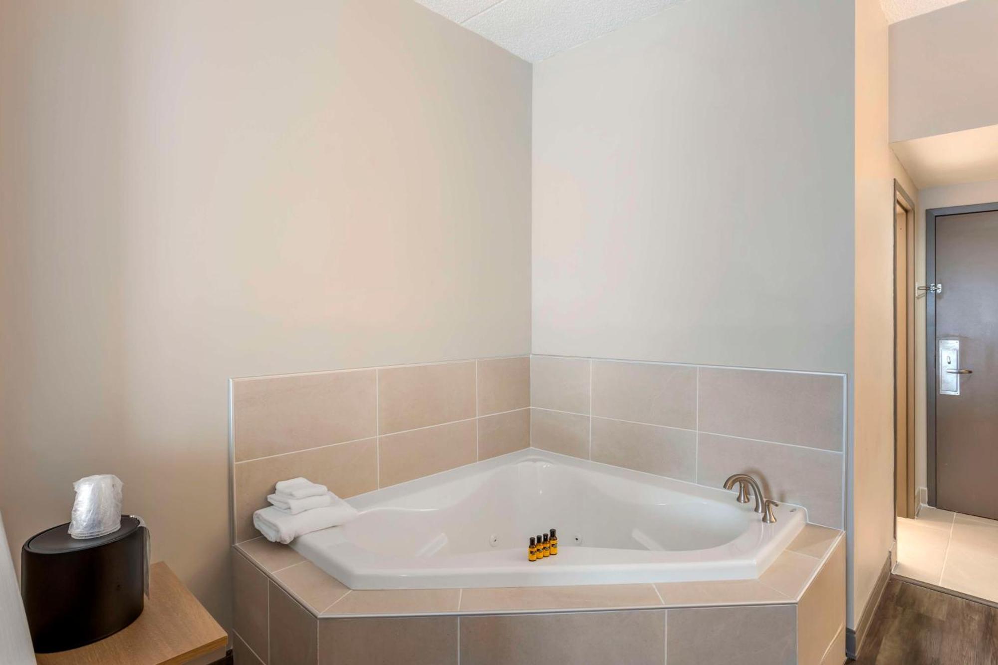 Best Western Plus Heritage Rail Inn & Suites York Esterno foto